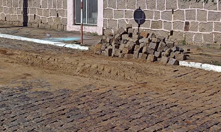 Abastecimento de água é restabelecido na maioria dos bairros de Rio Pardo após rompimento de adutora