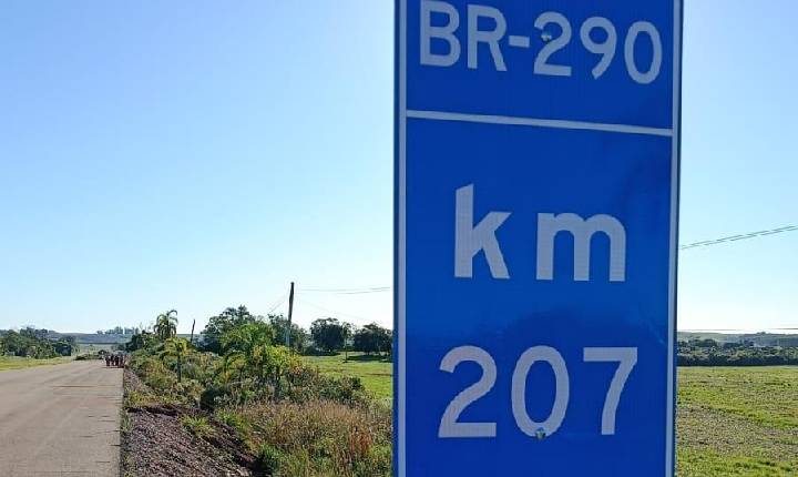 Ministro dos Transportes participa de entrega de obra na BR-290 em Pantano Grande