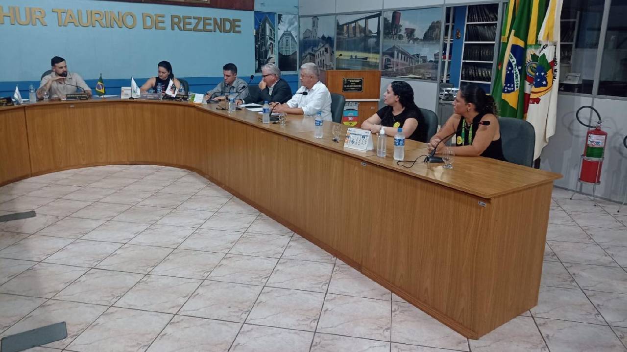 Monitoras e atendentes de EMEIs de Rio Pardo reivindicam enquadramento no magistério