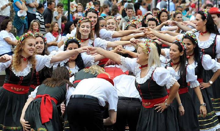 Música, dança, corais, sociedades e jogos: programação cultural da 40ª Oktoberfest
