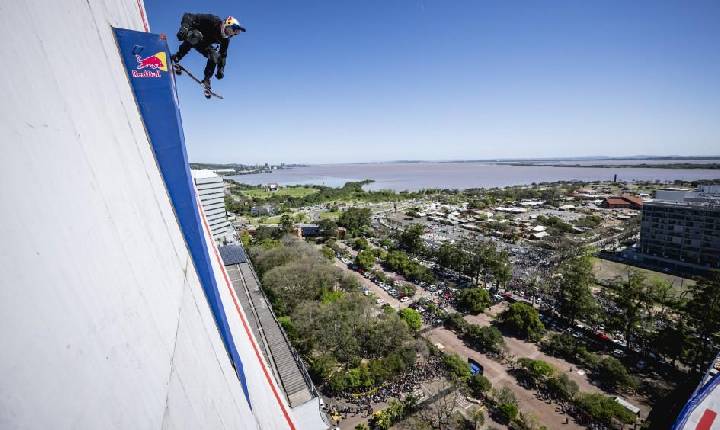 Sandro Dias desce no RS a maior rampa de skate do mundo