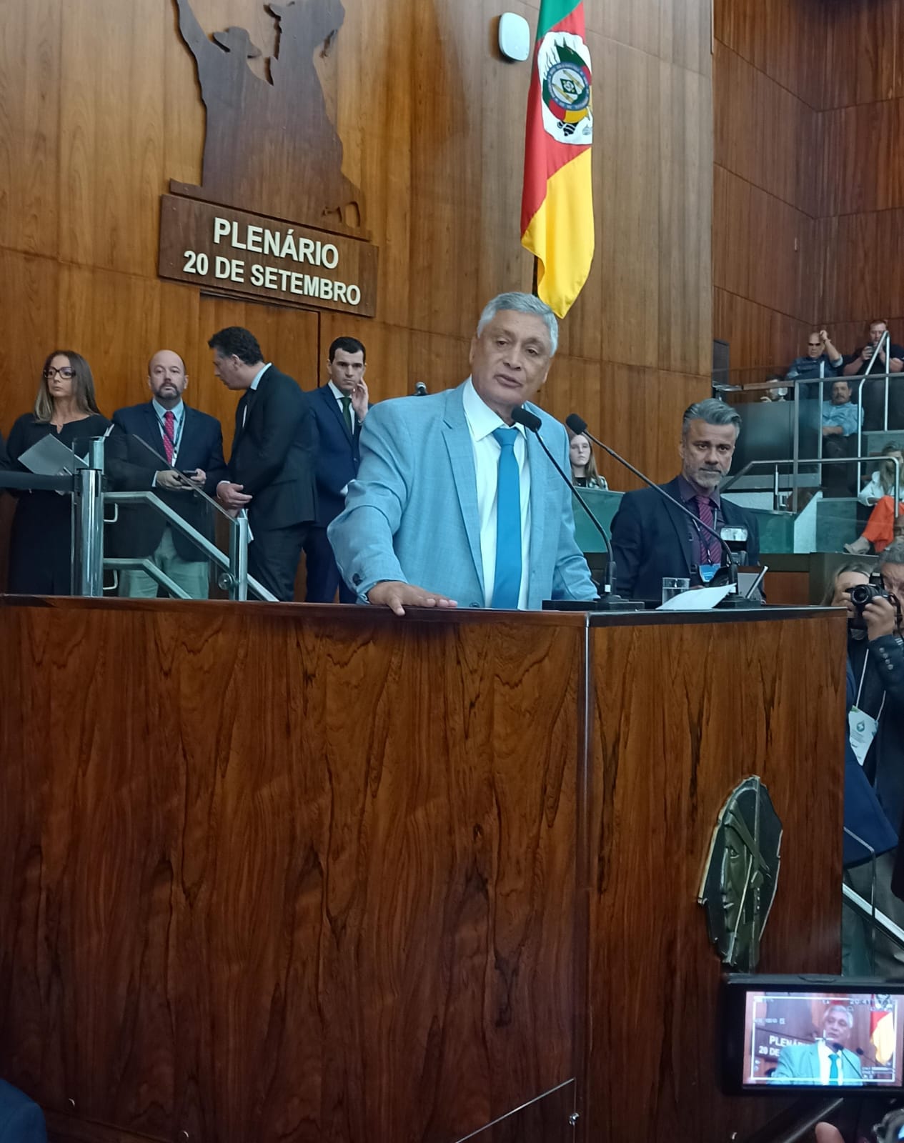 Deputado Adolfo Brito assume presidência da Assembleia Legislativa.