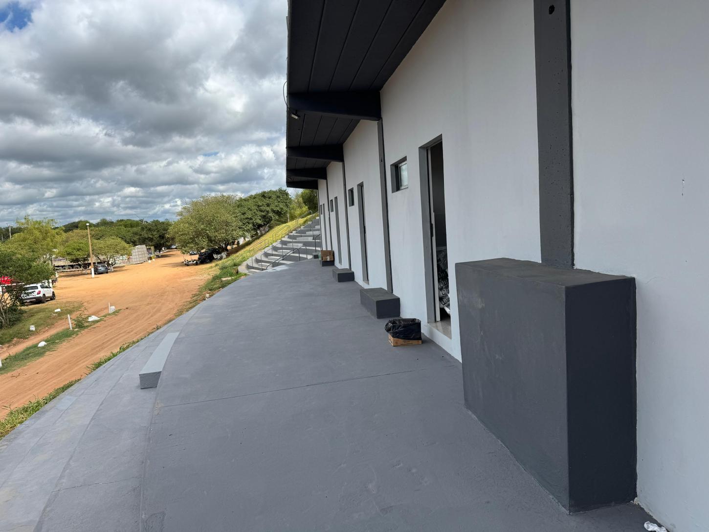 Banheiros já estão funcionando na Praia dos Ingazeiros.