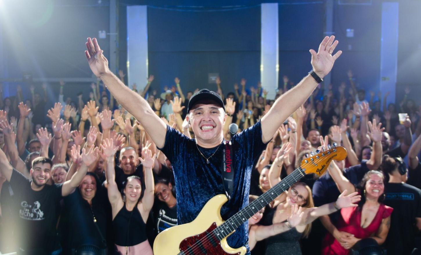 Depois de OS TRAVESSOS, Sandro Coelho também é confirmado para a FESTA DO PEIXE de Rio Pardo