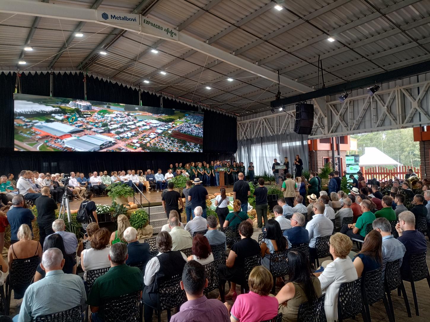 Abertura da maior feira voltada à agricultura familiar foi nesta terça