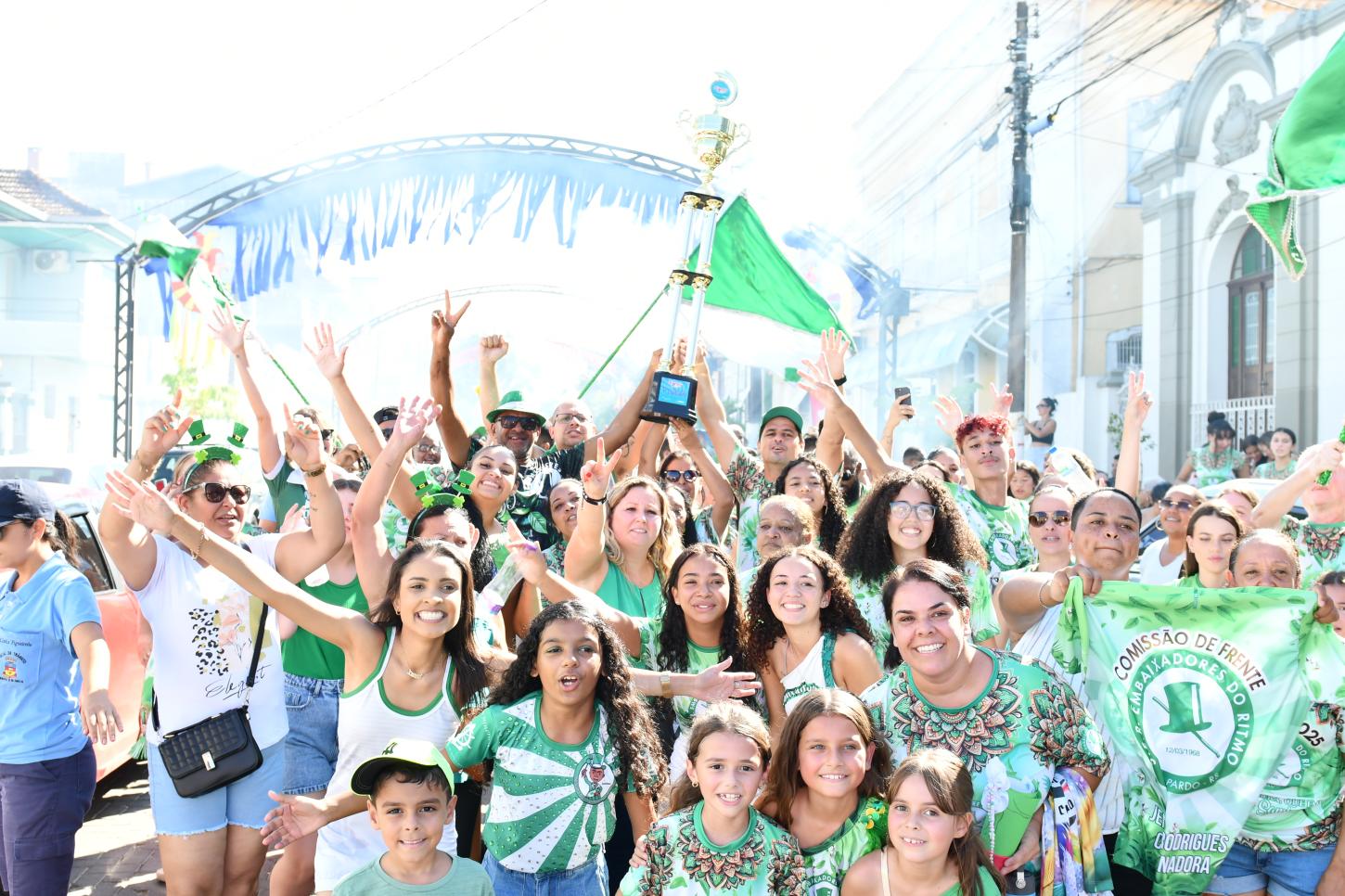 Embaixadores do Ritmo e Bloco do Rosário vencem o Carnaval em Rio Pardo.