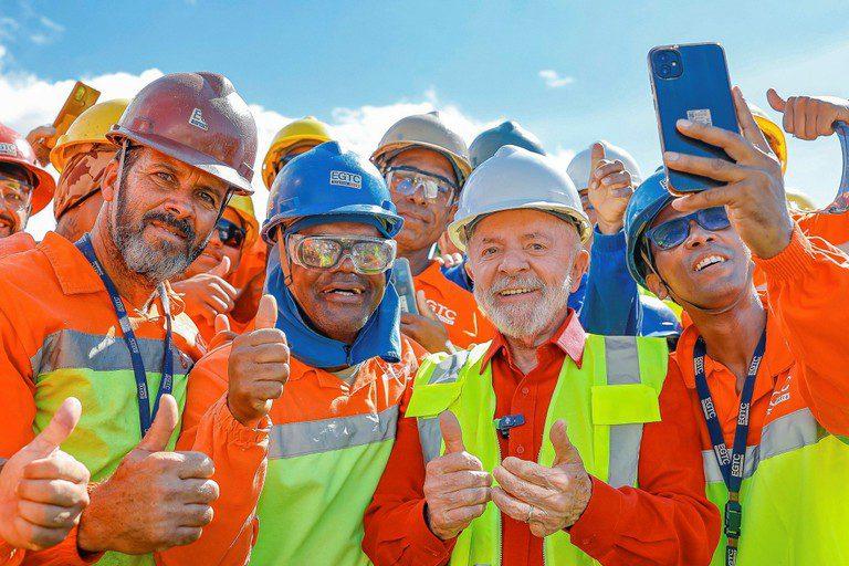 Lula confere obras na Dutra