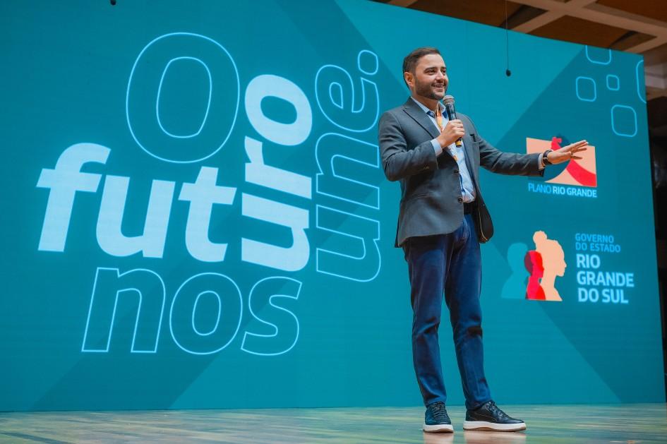 Mais servidores para atuar na reconstrução do Estado