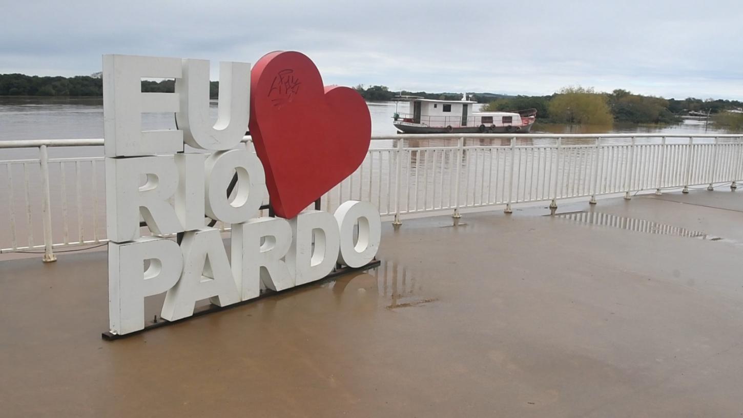 Enchente atinge mais residências