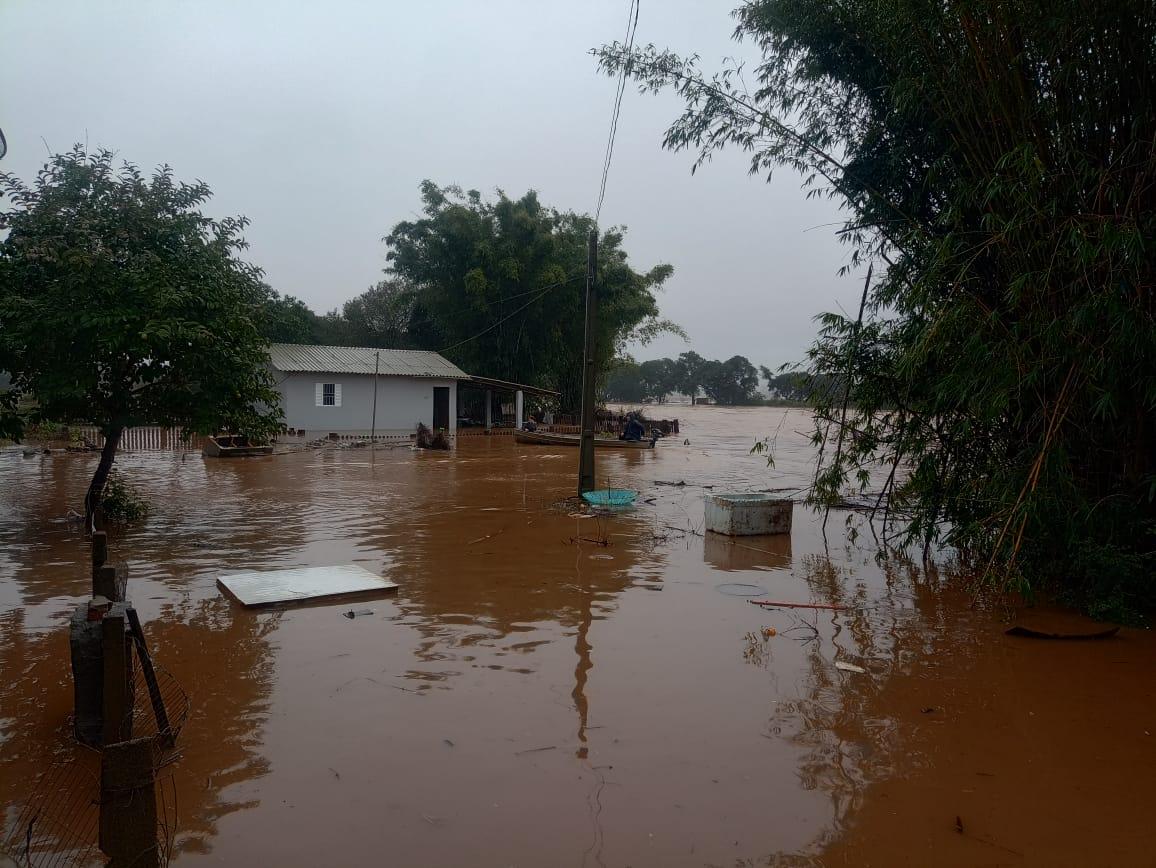 Moradores da Praça da Ponte começam a deixar suas casas
