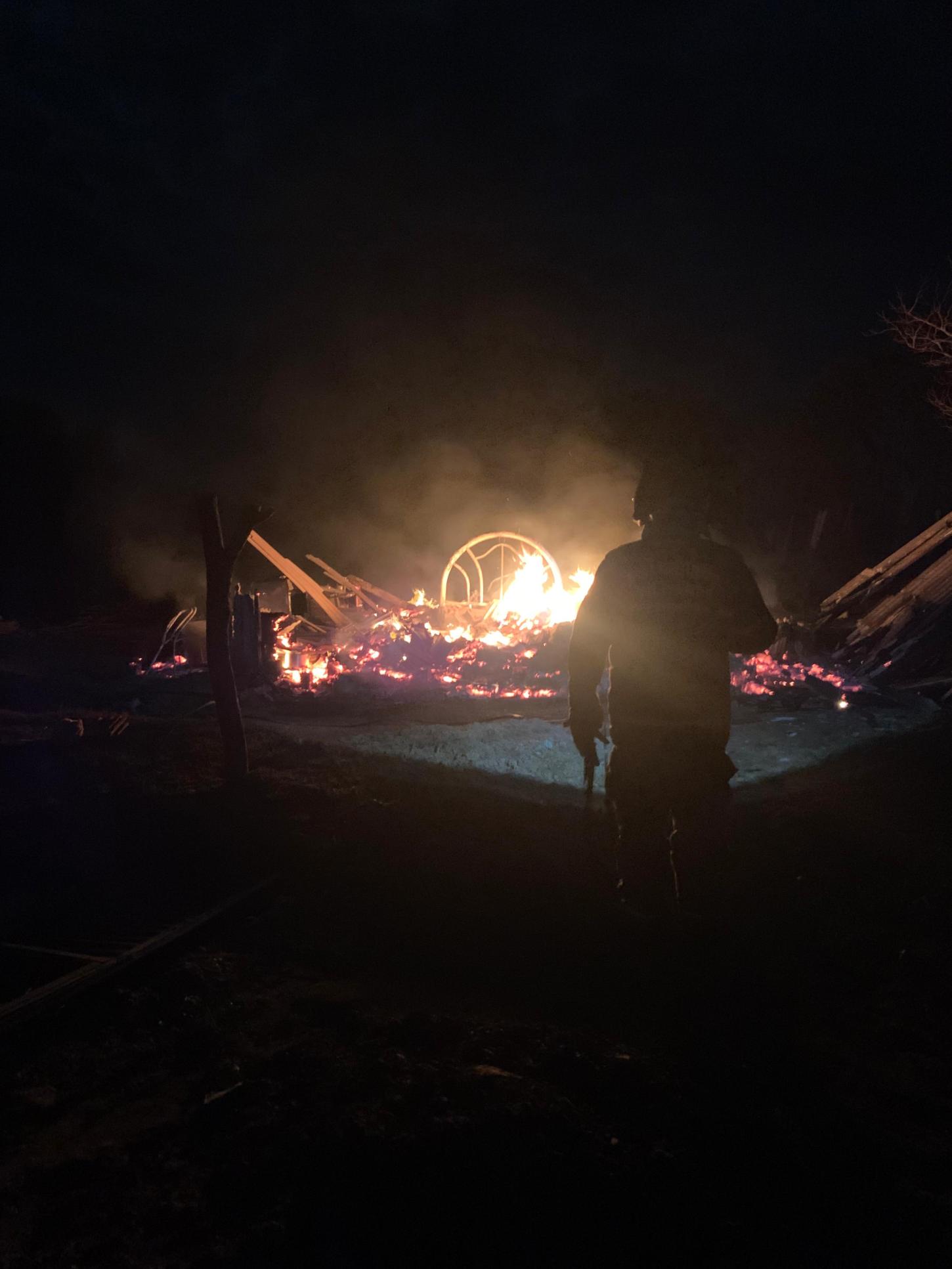 Casa é destruída pelas chamas na Barragem