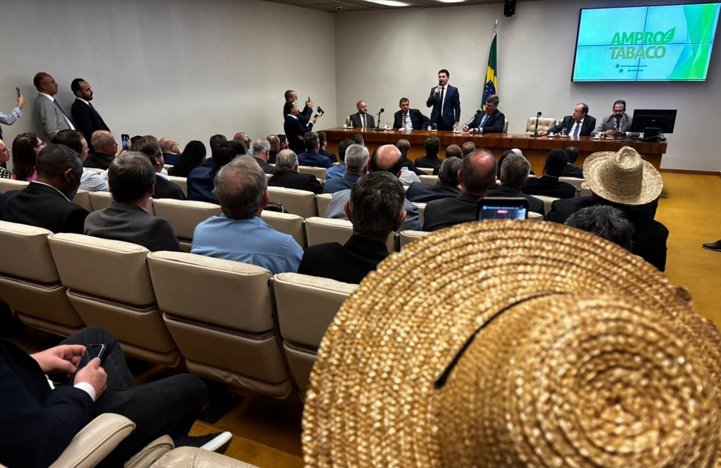 COP 11: Parlamentares e setor produtivo do tabaco se reuniram em Brasília