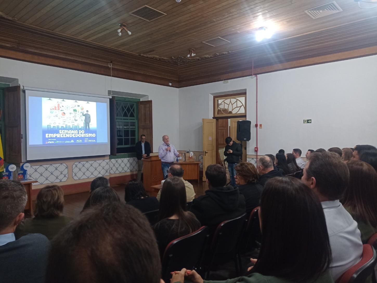VÍDEO - Empresas de Rio Pardo foram homenageadas