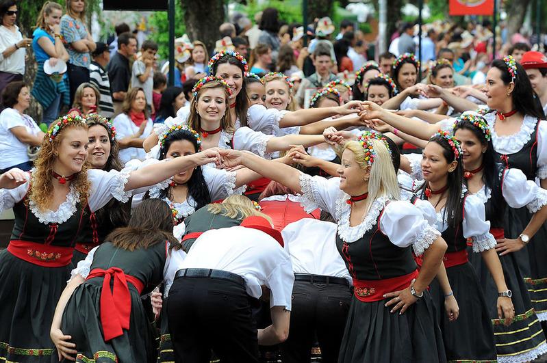 Música, dança, corais, sociedades e jogos: programação cultural da 40ª Oktoberfest