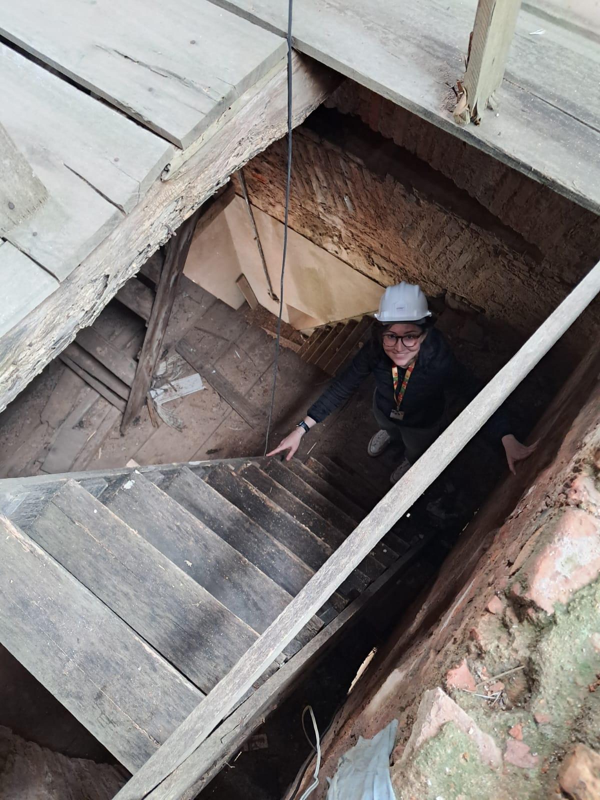 Vamos ver imagens da recuperação do telhado da igreja Matriz