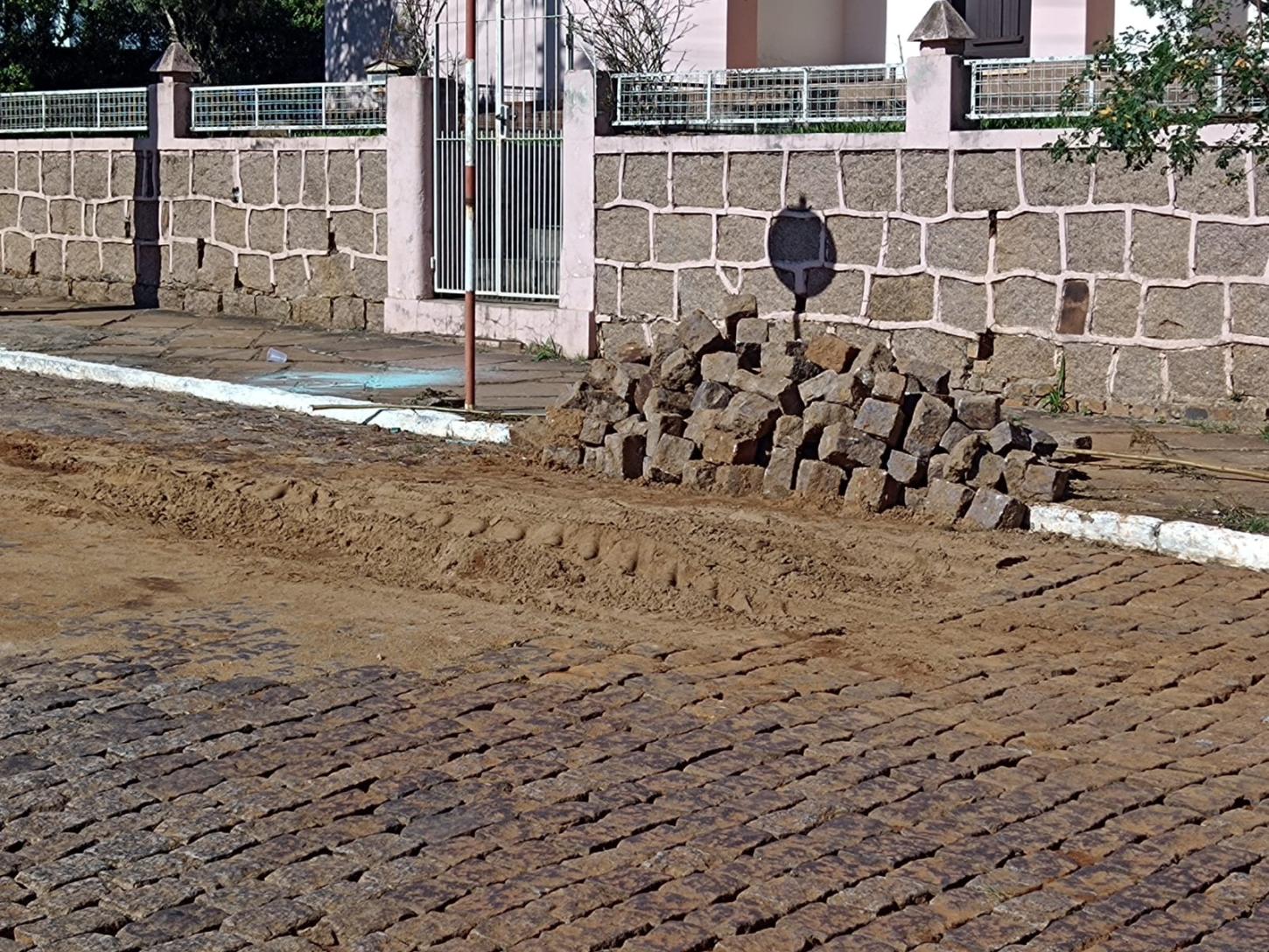 Abastecimento de água é restabelecido na maioria dos bairros de Rio Pardo após rompimento de adutora