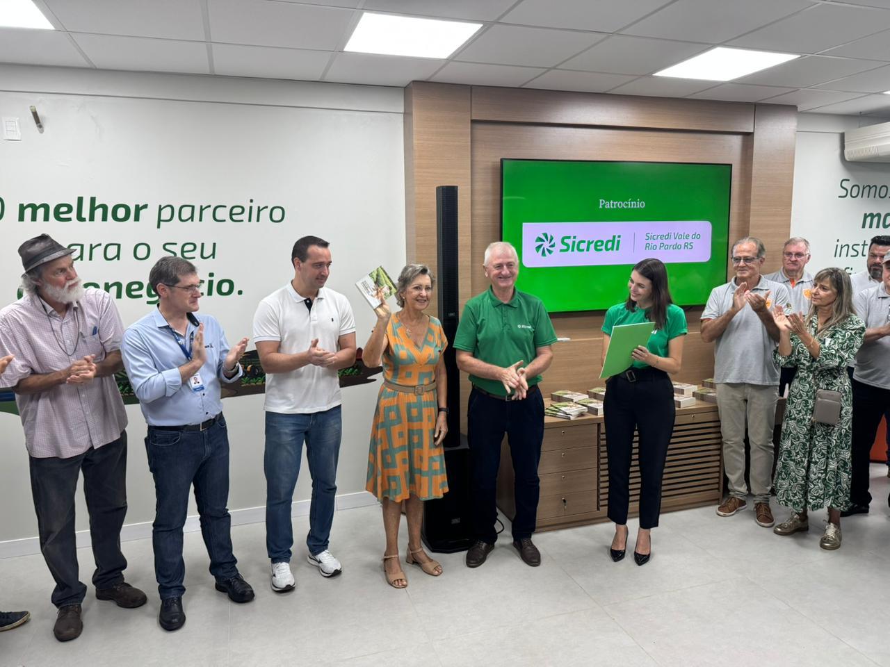 Livro destaca uso da mandioca na nutrição animal