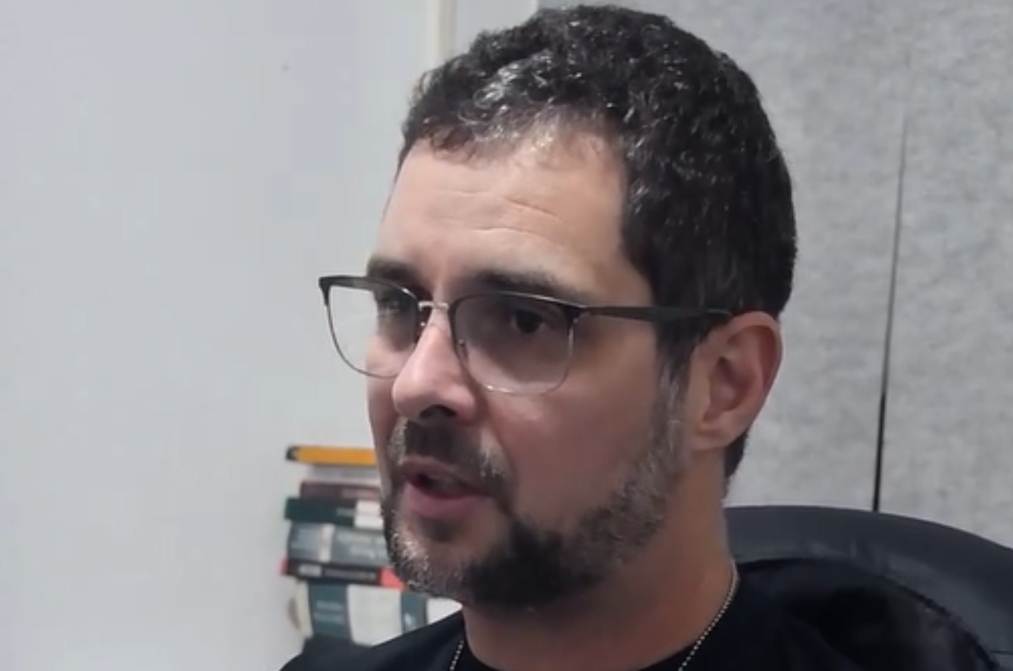 Delegado afirma que não há risco de ataque em escolas e alerta para fake news