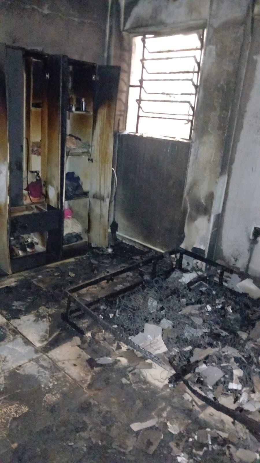 Entre fumaça, cinzas e perdas: veja como ficou o apartamento atingido pelo incêndio