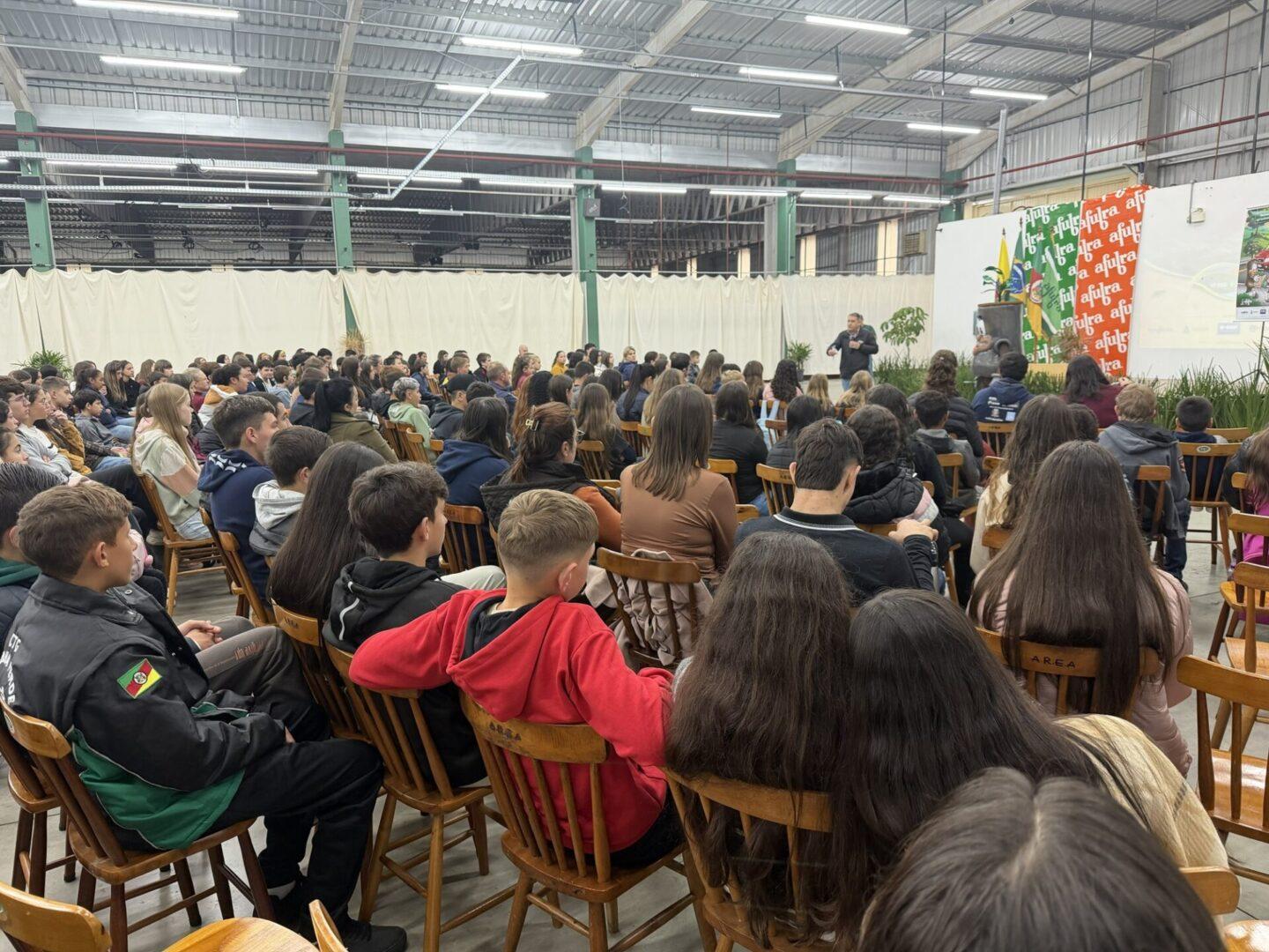 Verde é Vida celebra 35 anos com encontro que reúne 260 alunos e professores