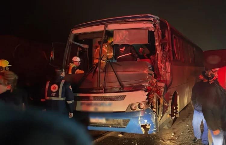 Duas mulheres morrem em grave acidente entre ônibus e caminhão em Santa Cruz