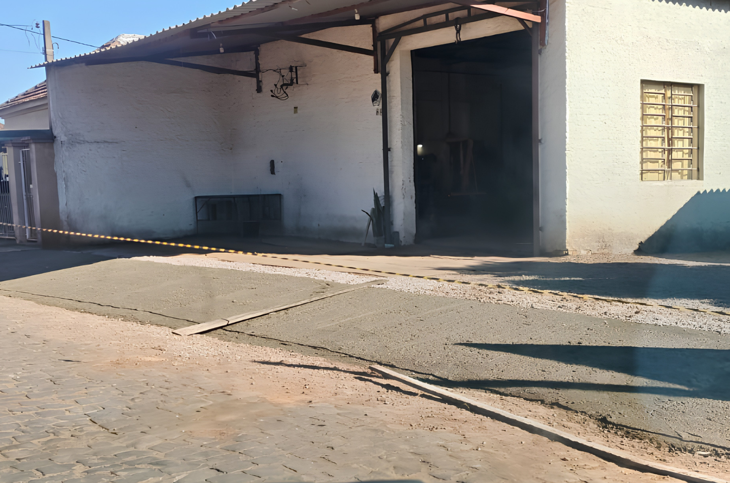 Rua 3 de Outubro se prepara para receber novo asfalto