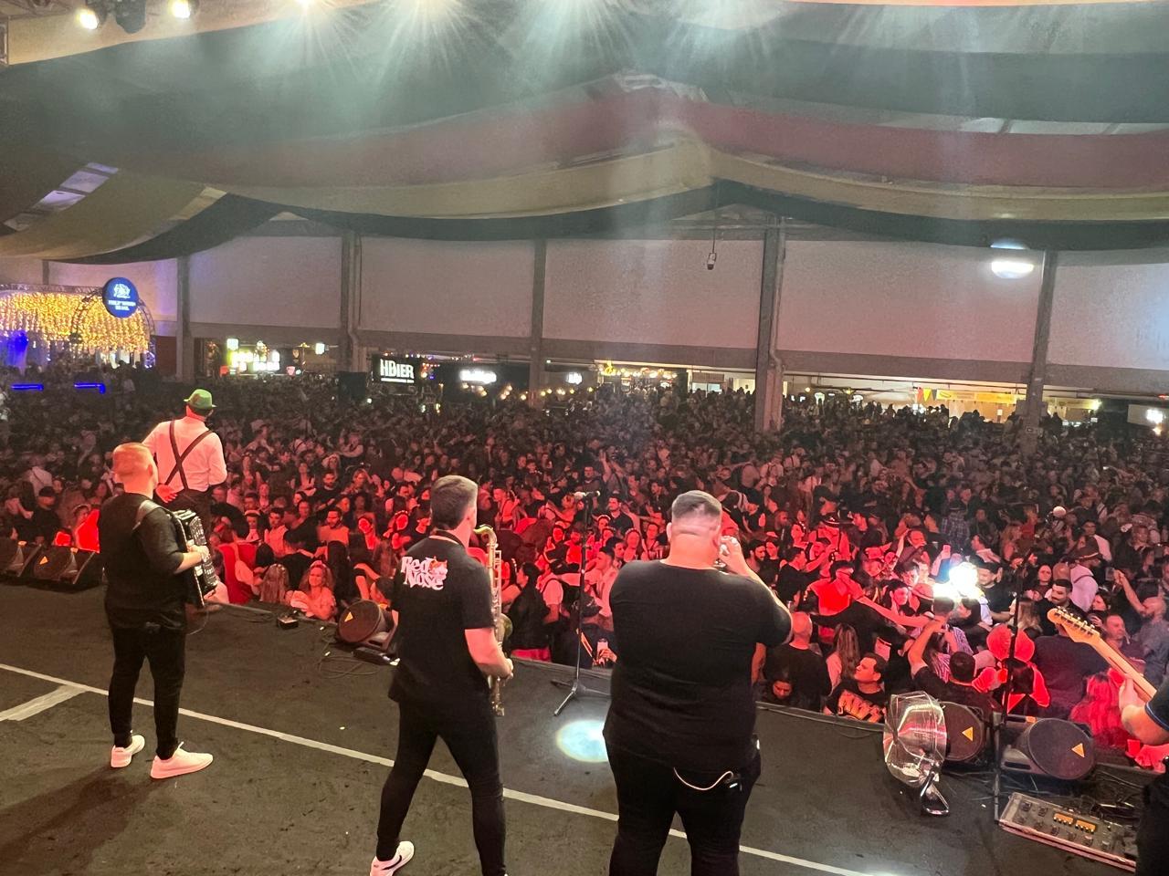 Oktoberfest supera 400 mil visitantes