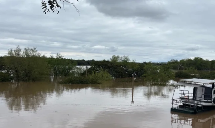 Cheias em Rio Pardo já é realidade e primeiras famílias deixam áreas de risco