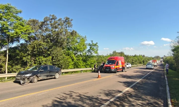 Colisão entre carro e moto deixa duas feridas na BR-471