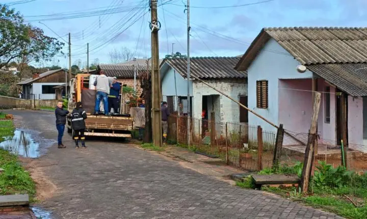 Defesa Civil inicia retirada preventiva de famílias após nova elevação dos rios em Rio Pardo
