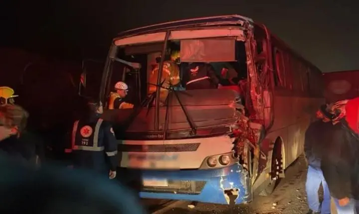 Duas mulheres morrem em grave acidente entre ônibus e caminhão em Santa Cruz