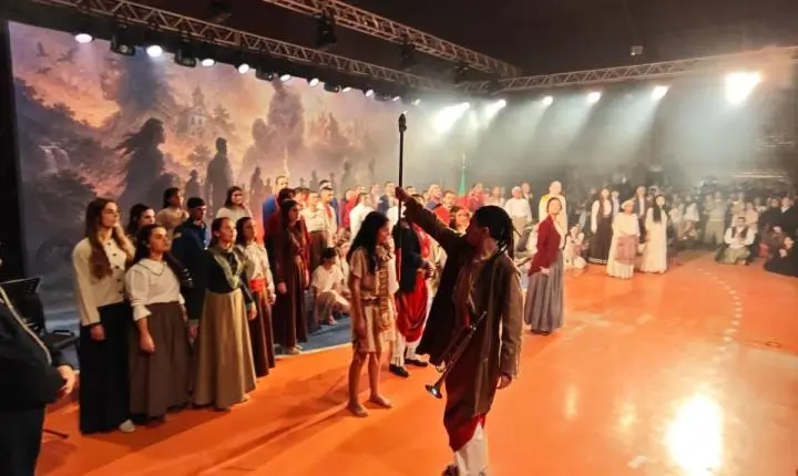 Espetáculos emocionam e dão vida à história no Acendimento da Chama Crioula em Rio Pardo