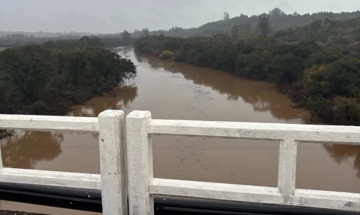 Rios seguem abaixo dos níveis de alerta e Rio Pardo encerra registro de desalojados