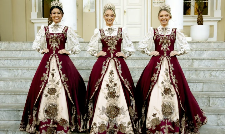 Soberanas da 41ª Oktoberfest apresentam trajes oficiais